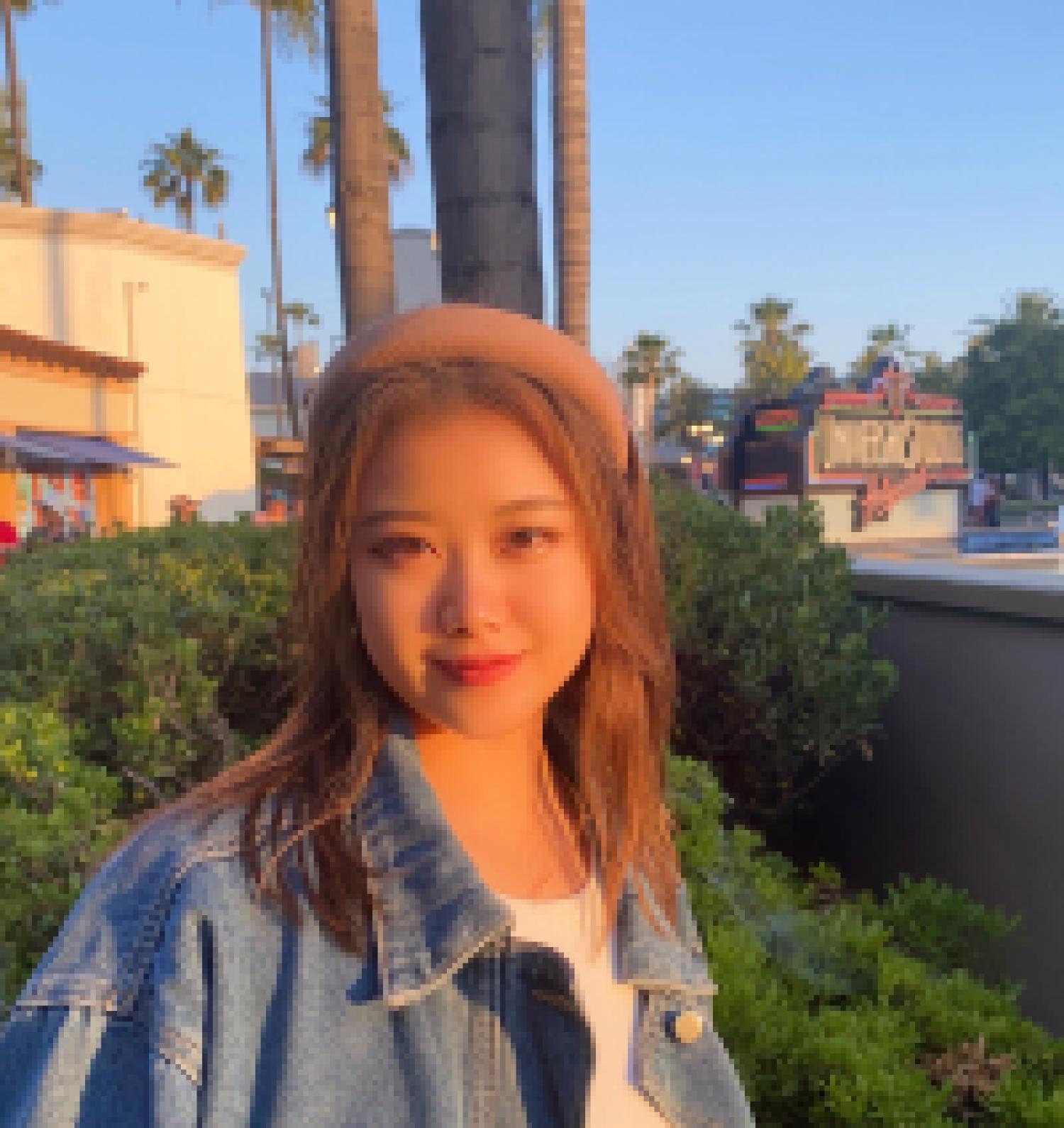 Portrait of Zoey Hu